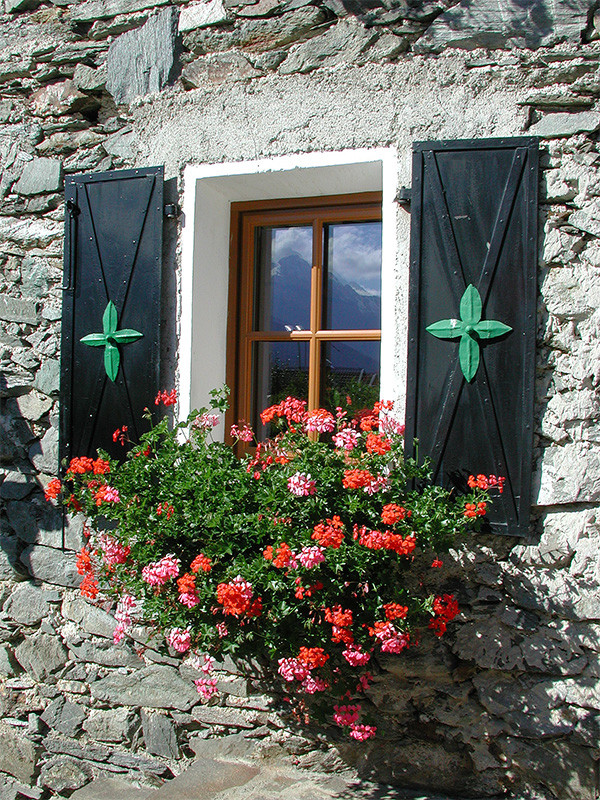 das_kleine_berghotel_lesachtal_kontaktiere_uns_einfach_600x800px