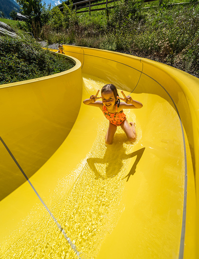das_kleine_berghotel_lesachtal_schwimmen_und_badespass_660x860px das_kleine_berghotel_lesachtal_schwimmen_und_badespass_660x860px