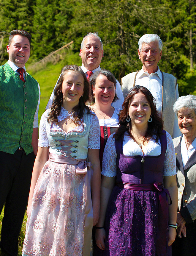 das_kleine_berghotel_lesachtal_gastgeberfamilie_660 x860px